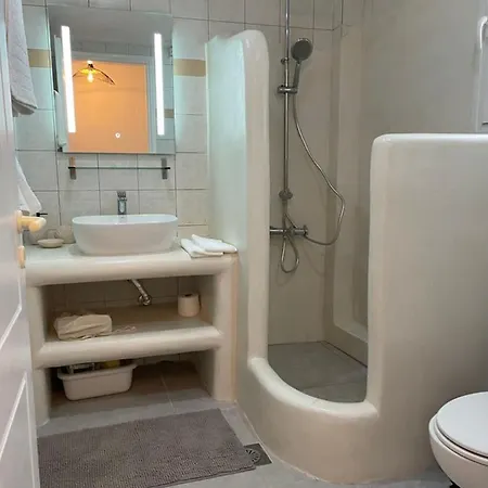 Apartment Lovely 2-bedroom In The Heart Of